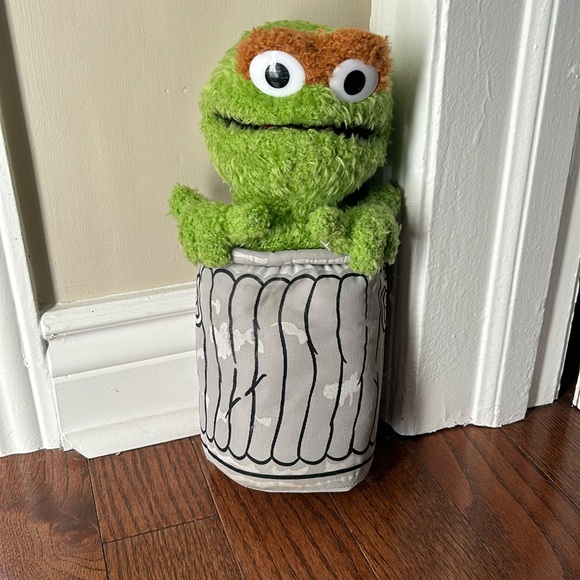 Sesame Street Oscar the grouch stuffie - Picture 1 of 2